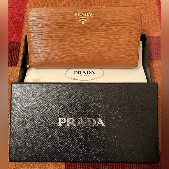 Prada Saddle Brown Saffiano Leather Zippy Wallet w/Authenticity Card & Gift Box - Picture 2 of 16